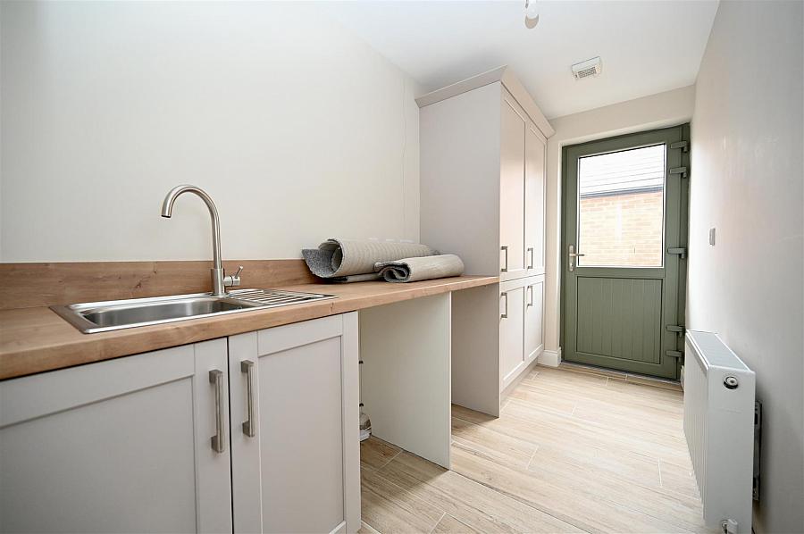 9 Castlelodge Gardens