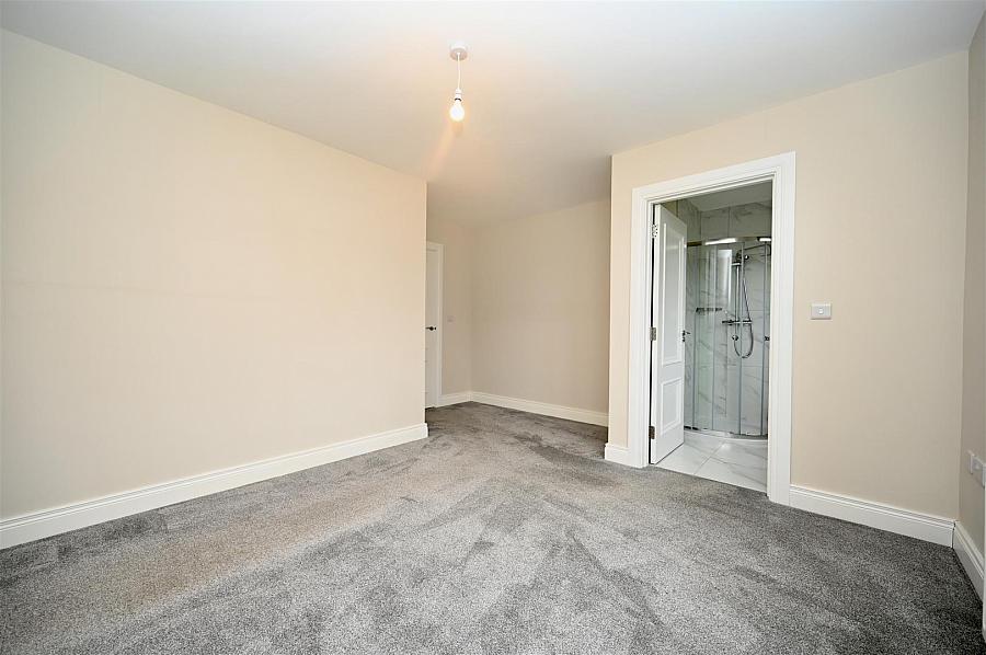 9 Castlelodge Gardens