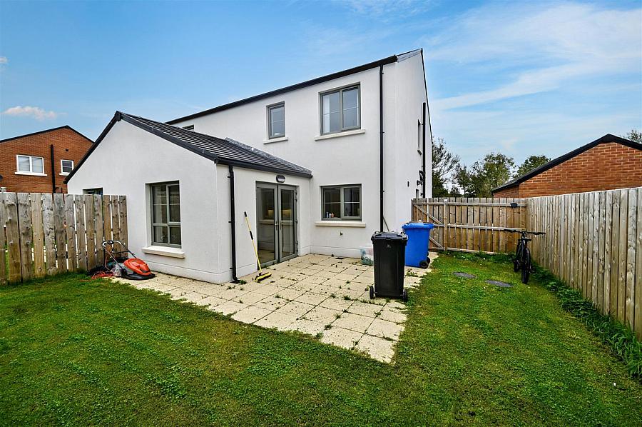 9 Castlelodge Gardens