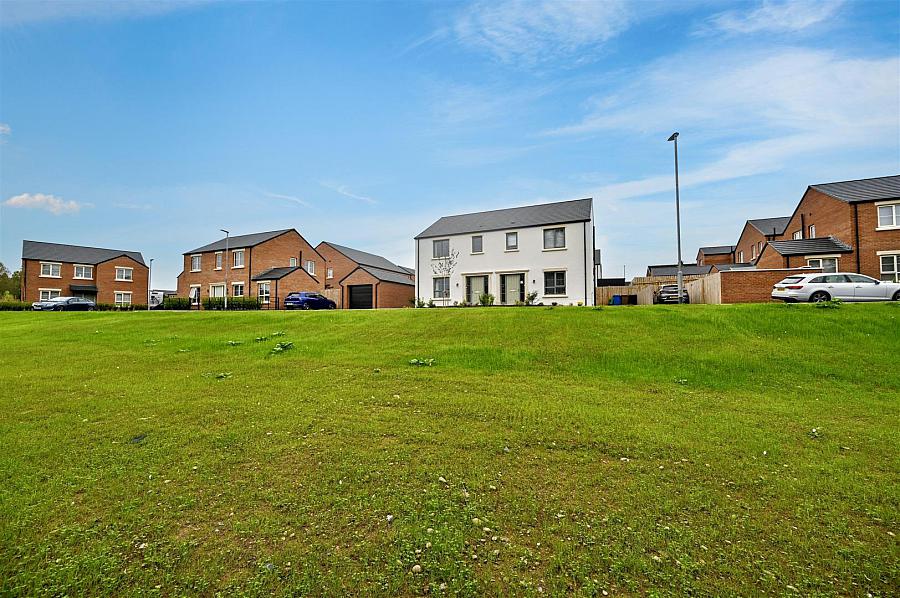 9 Castlelodge Gardens
