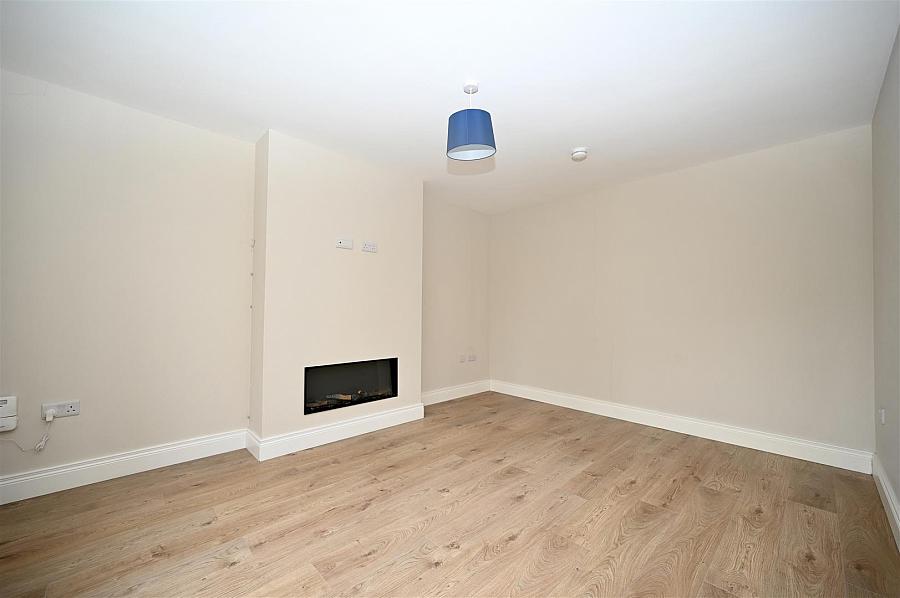 9 Castlelodge Gardens
