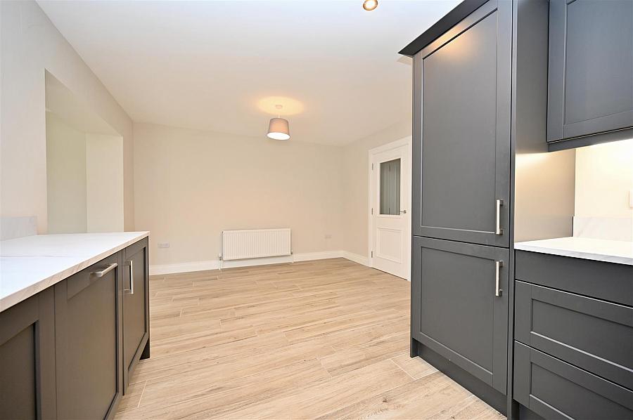 9 Castlelodge Gardens