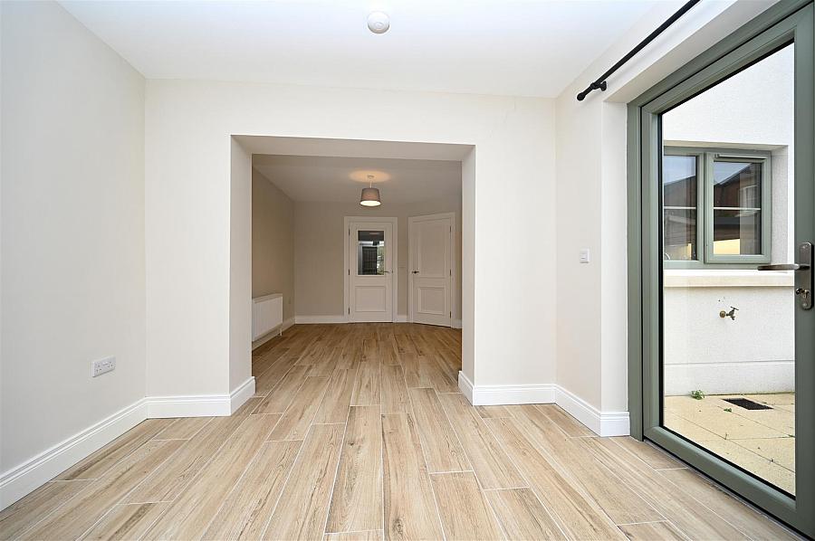 9 Castlelodge Gardens