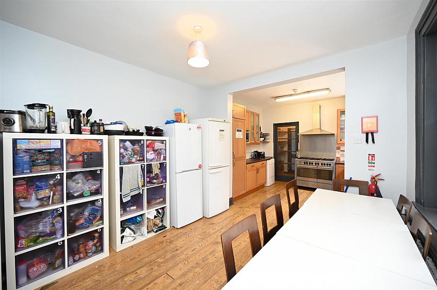 Room 8 9 Eglantine Avenue
