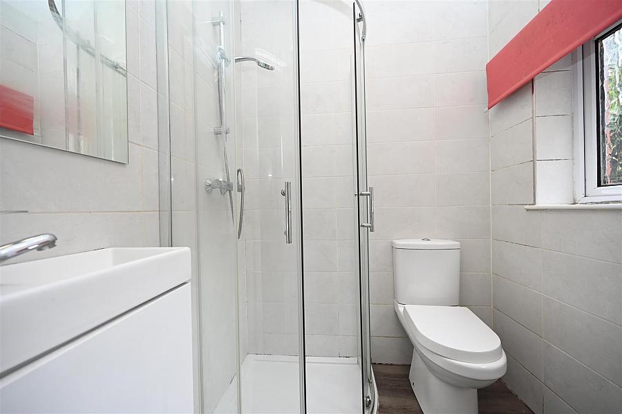 Room 8 9 Eglantine Avenue
