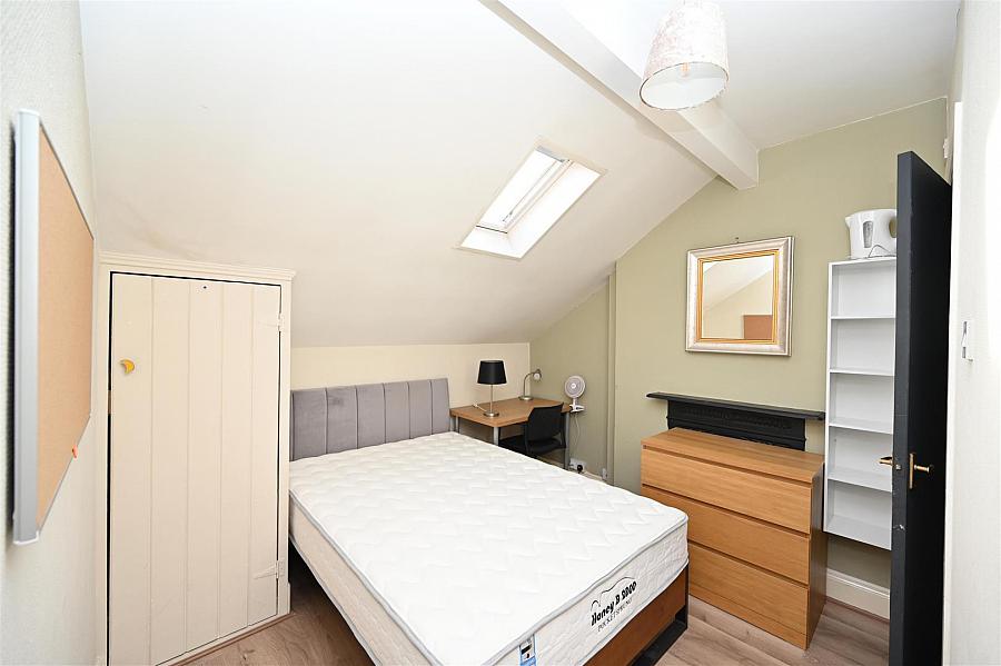 Room Rental 5 9 Eglantine Avenue