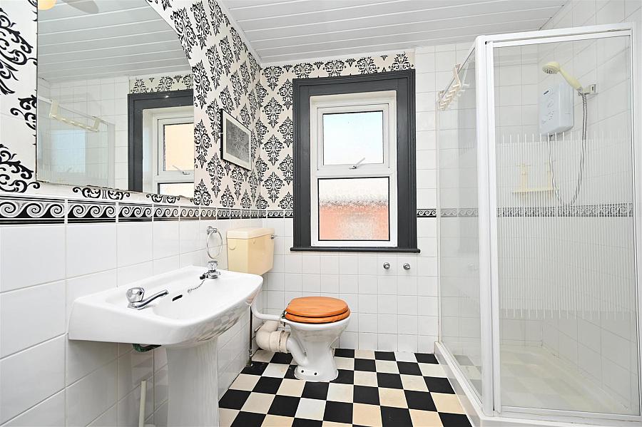 Room 9 9 Eglantine Avenue