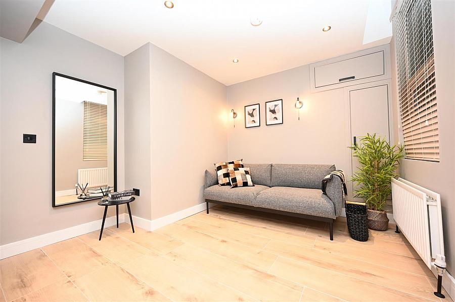 Apt 1 31 Wellesley Avenue
