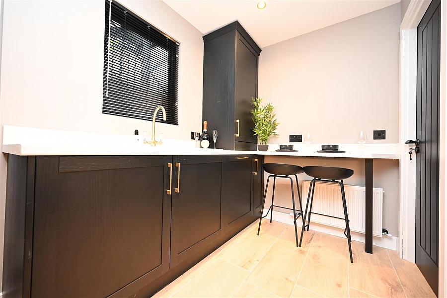 Apt 1 31 Wellesley Avenue