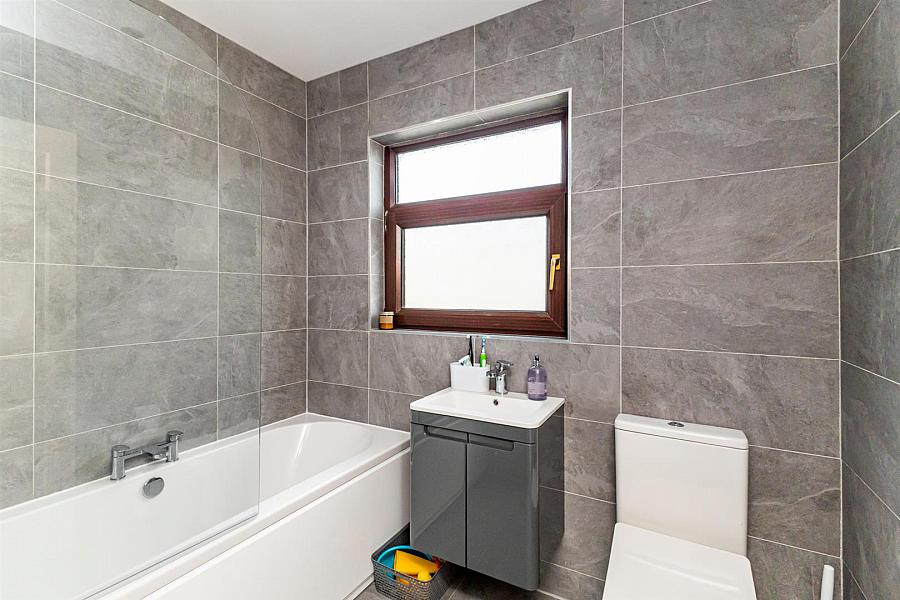 11 Glennor Crescent