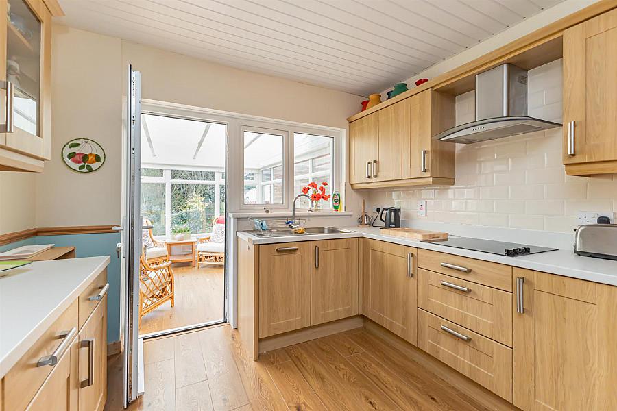 19 Woodford Road