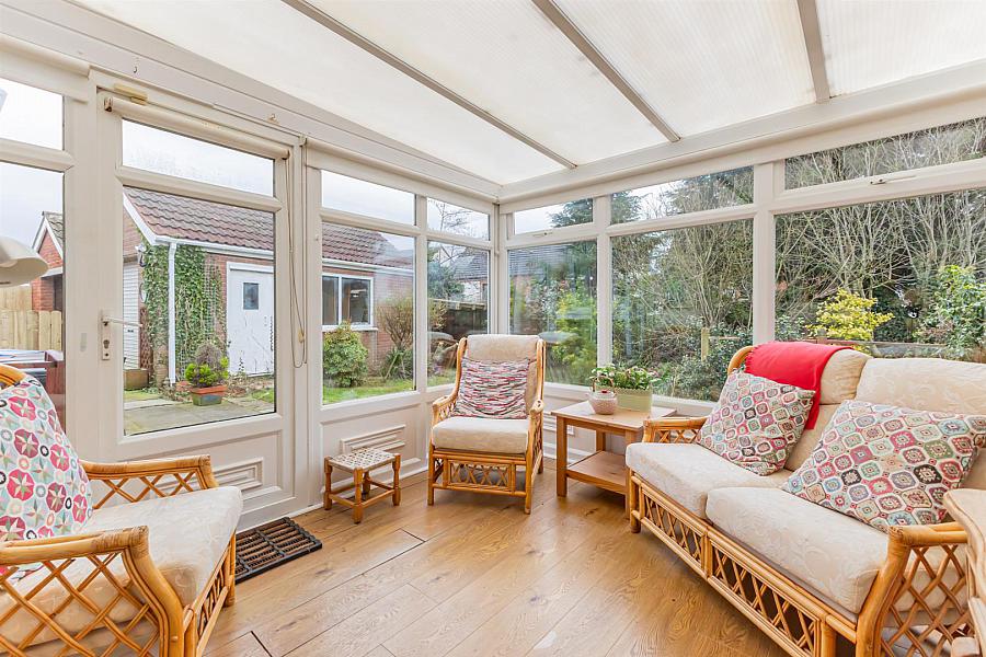 19 Woodford Road