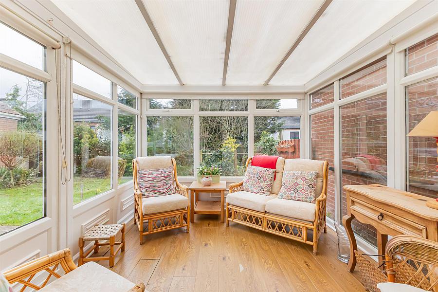 19 Woodford Road