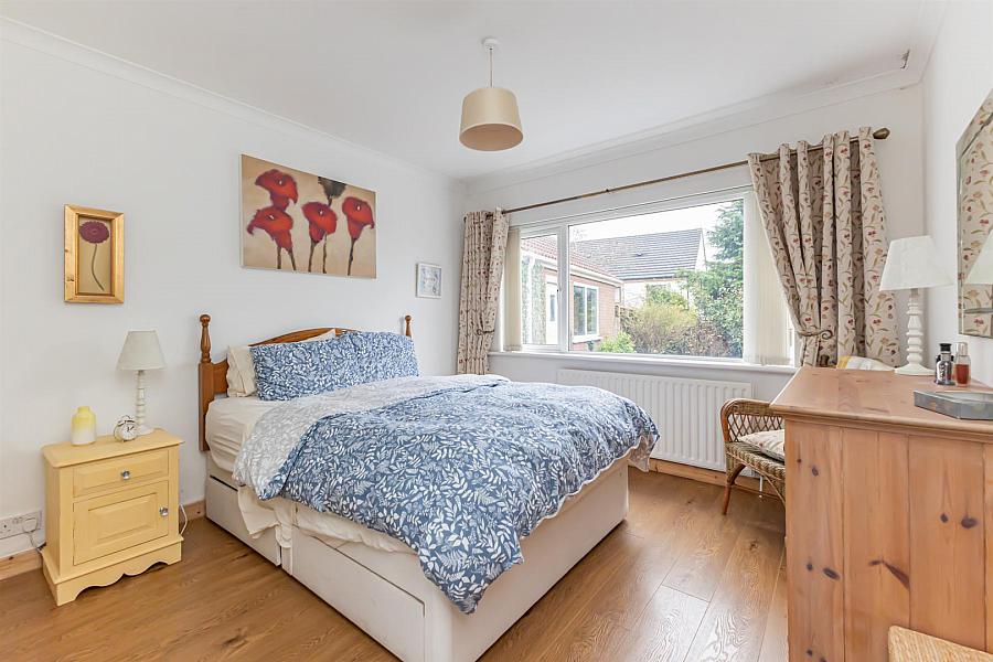 19 Woodford Road