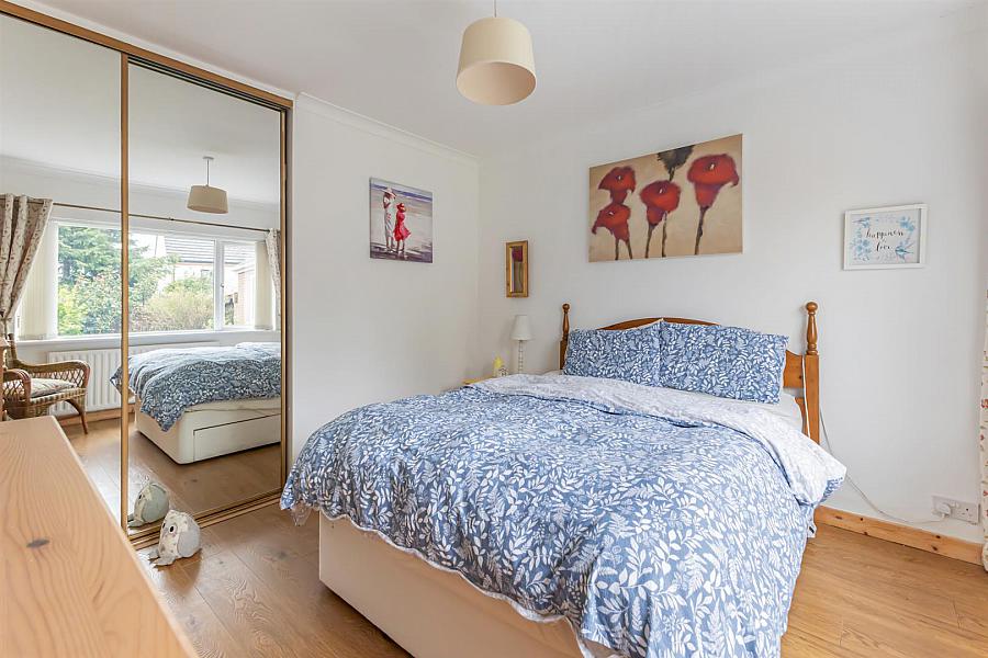 19 Woodford Road