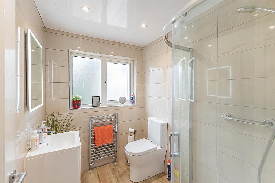 19 Woodford Road