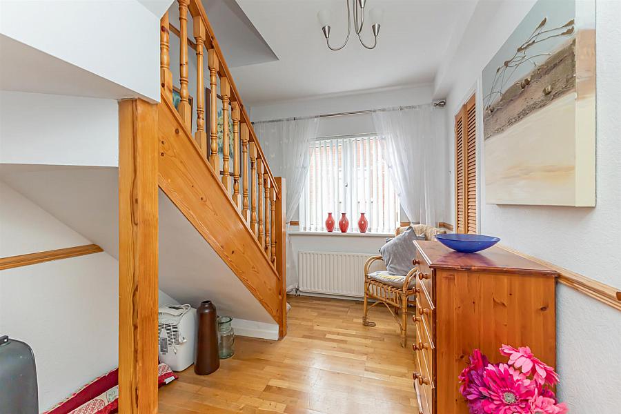 19 Woodford Road