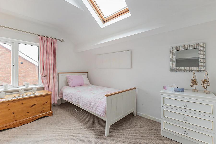 19 Woodford Road