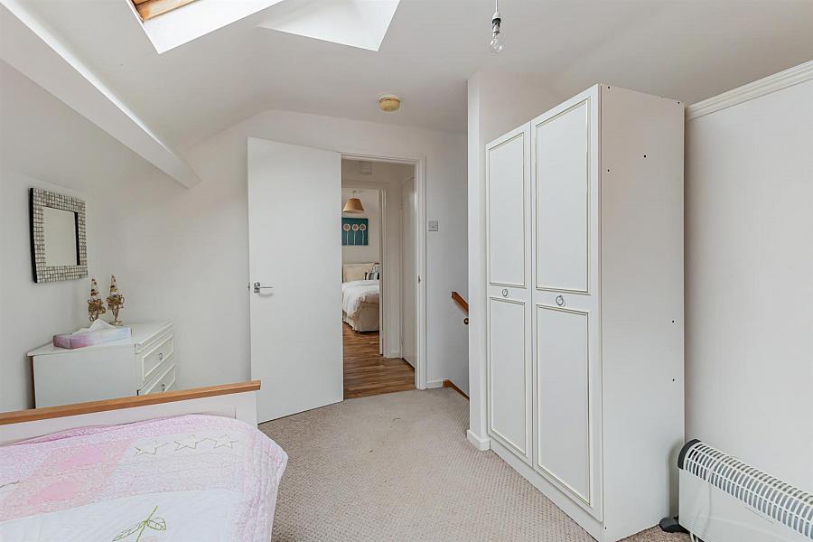 19 Woodford Road