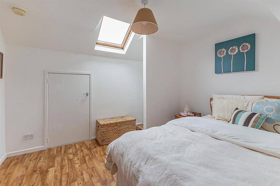 19 Woodford Road