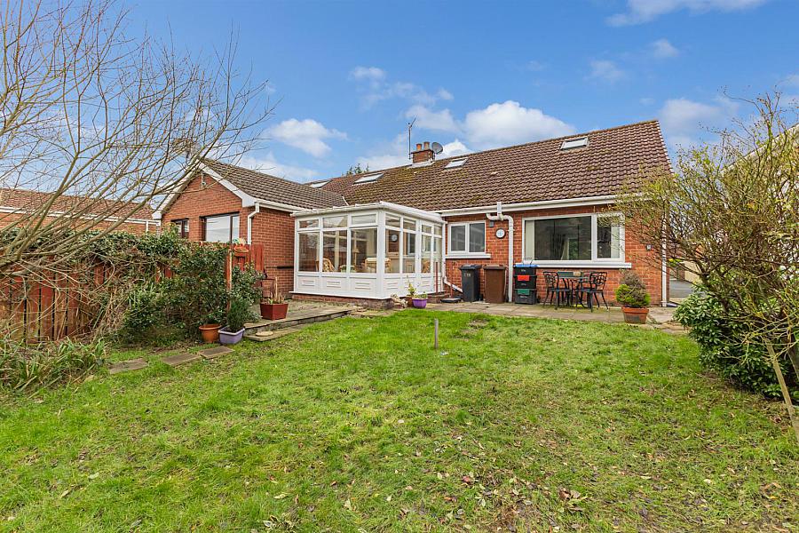 19 Woodford Road