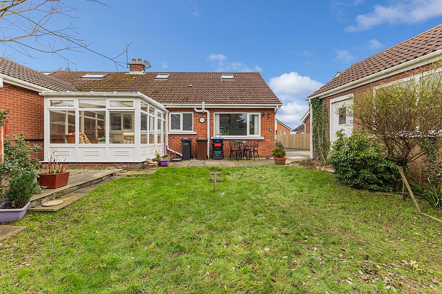 19 Woodford Road