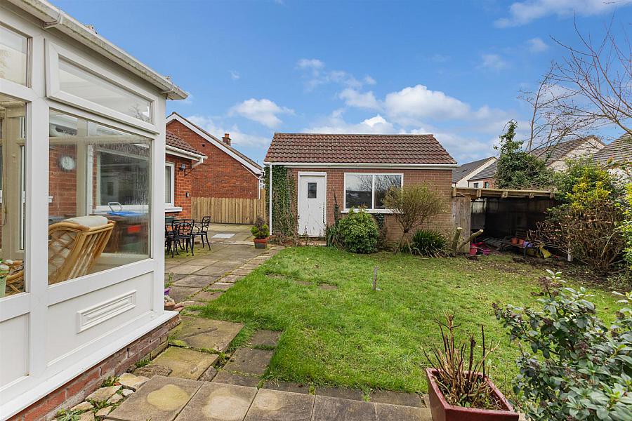 19 Woodford Road
