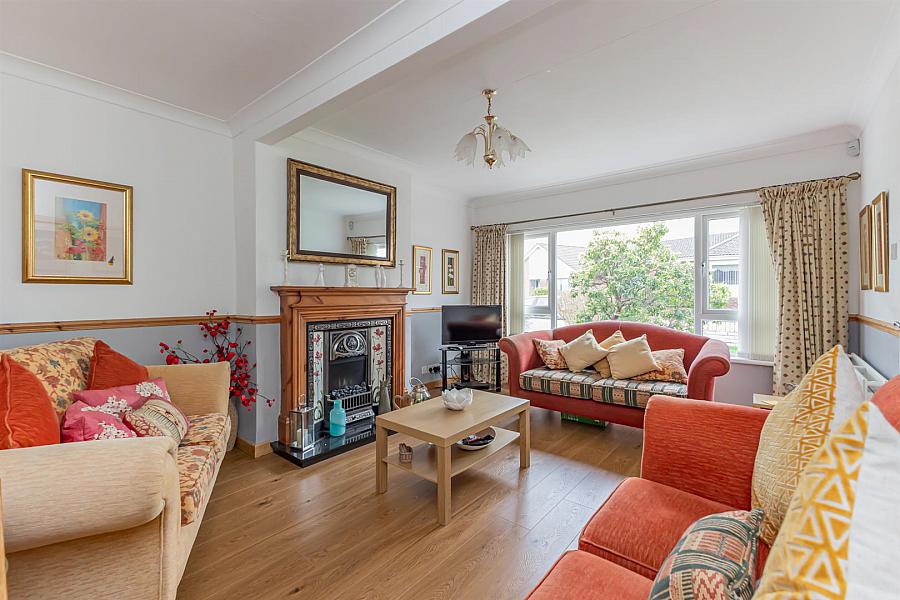 19 Woodford Road