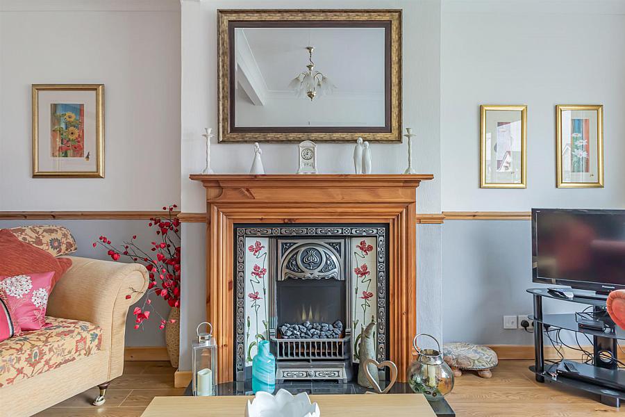 19 Woodford Road