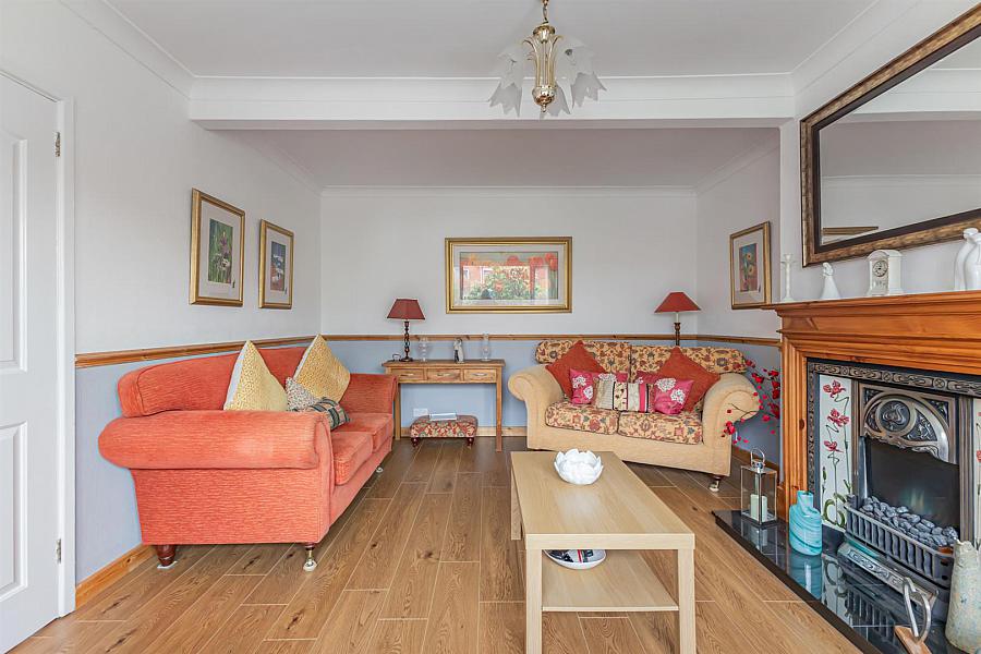 19 Woodford Road