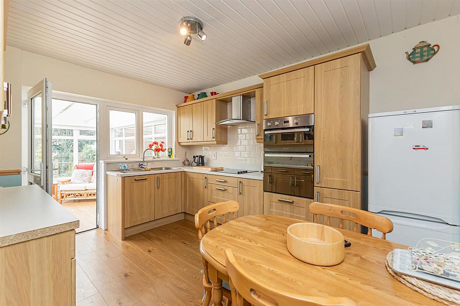 19 Woodford Road