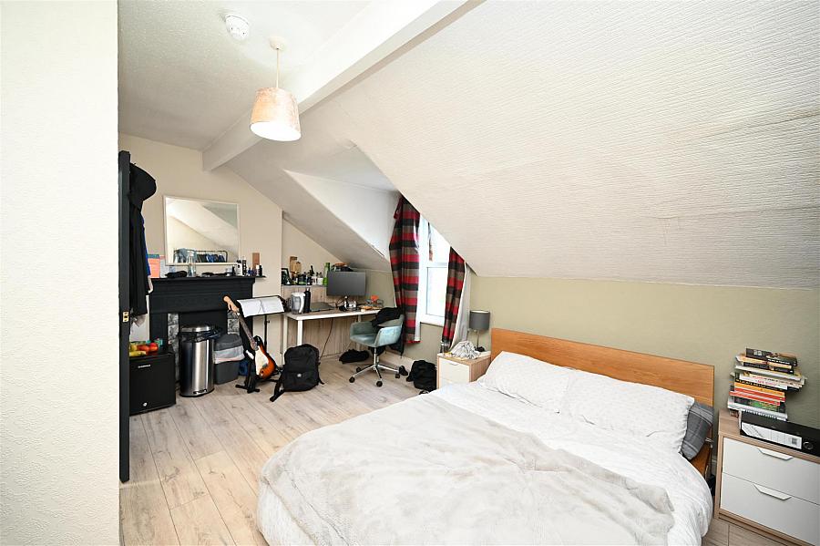 The George 9 Eglantine Avenue