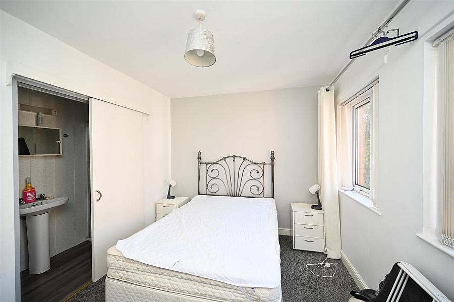 The George 9 Eglantine Avenue