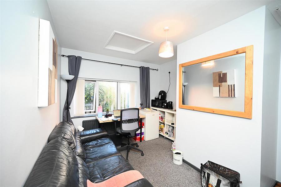 The George 9 Eglantine Avenue