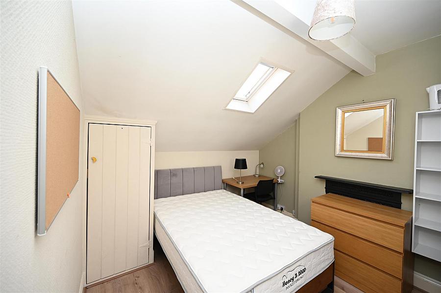 The George 9 Eglantine Avenue