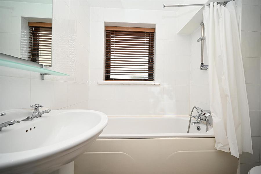 Apt 27 St Georges Harbour 51 East Bridge Street