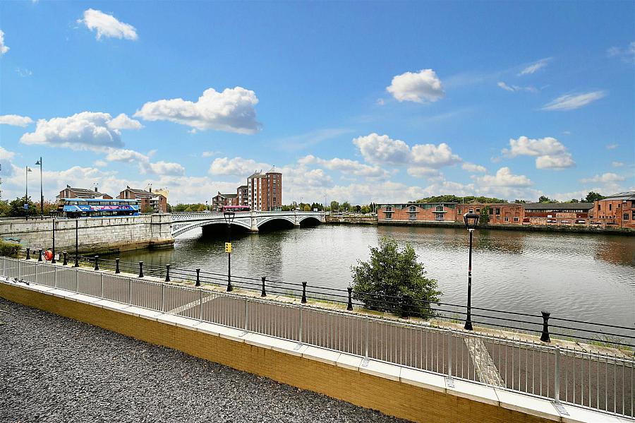 Apt 27 St Georges Harbour 51 East Bridge Street