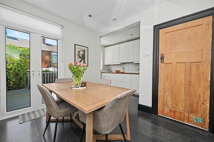 15 Bloomfield Gardens