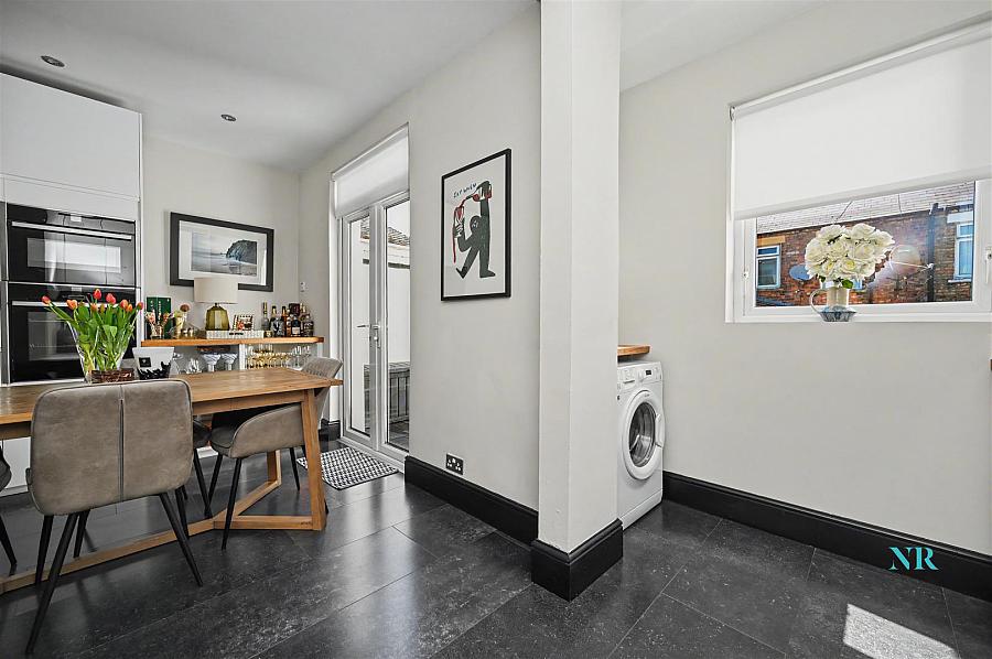 15 Bloomfield Gardens