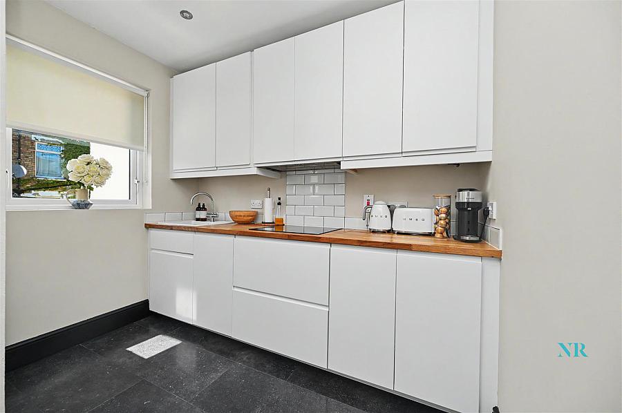 15 Bloomfield Gardens