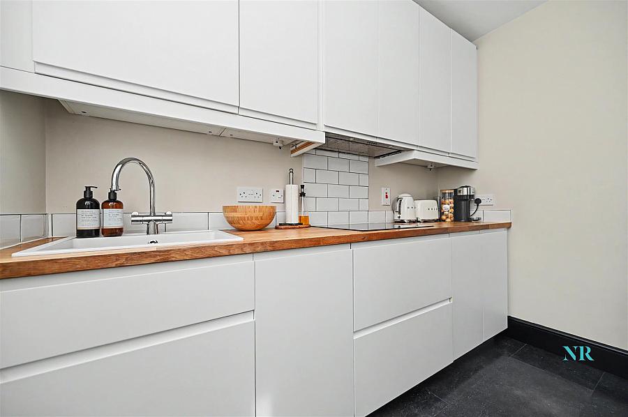 15 Bloomfield Gardens