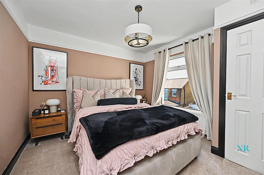 15 Bloomfield Gardens