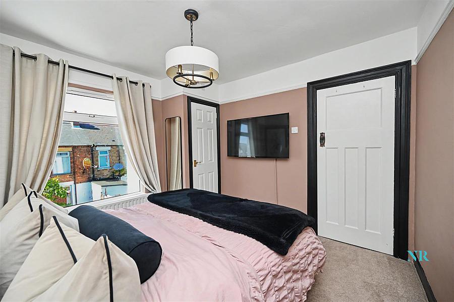 15 Bloomfield Gardens