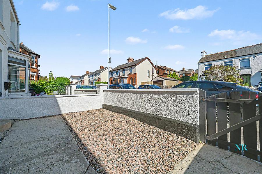 15 Bloomfield Gardens