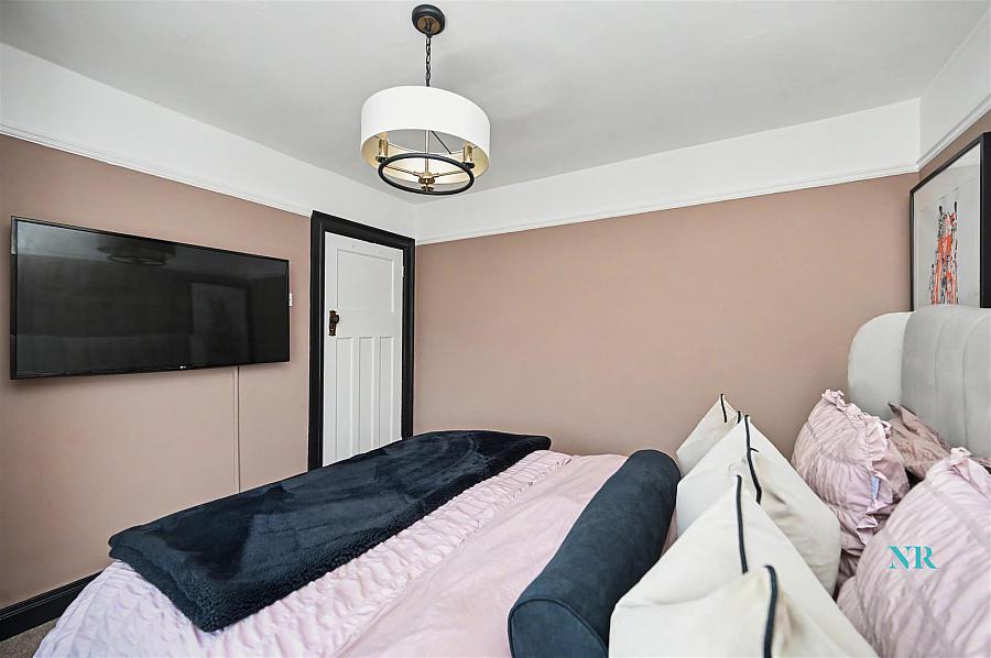 15 Bloomfield Gardens