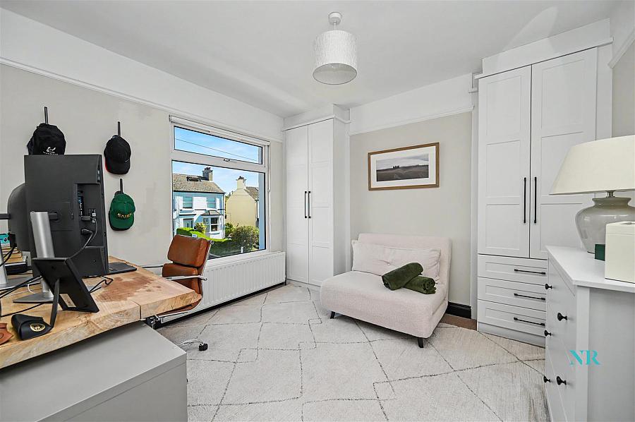 15 Bloomfield Gardens