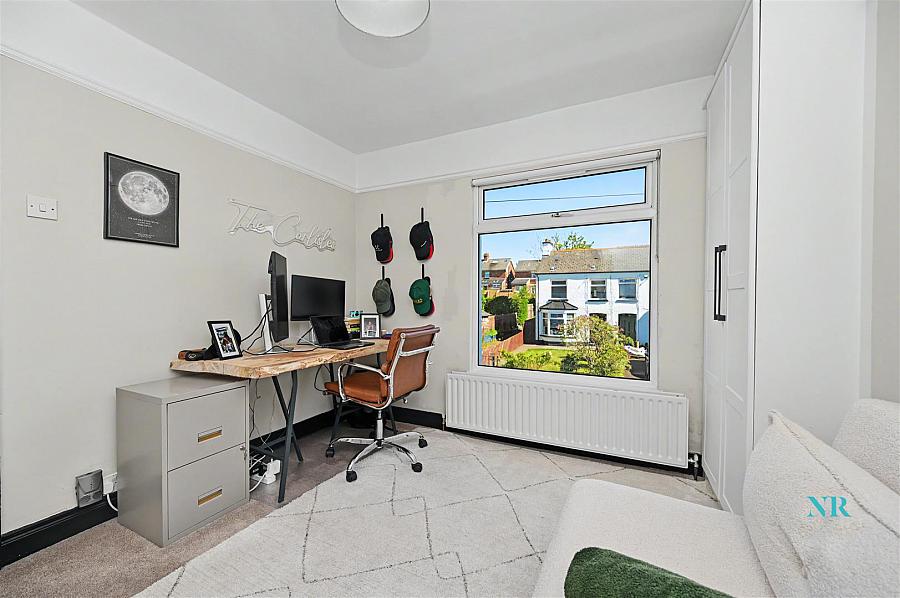 15 Bloomfield Gardens