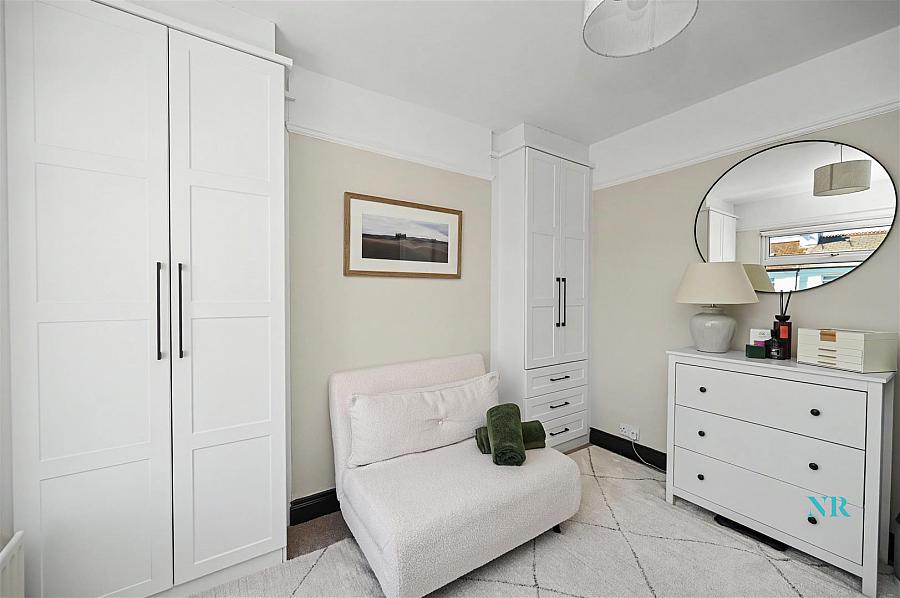 15 Bloomfield Gardens