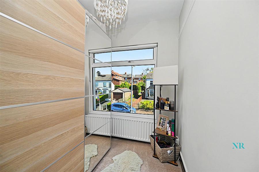 15 Bloomfield Gardens