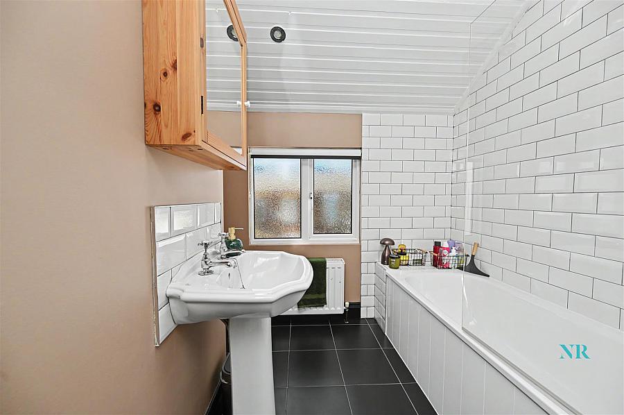 15 Bloomfield Gardens